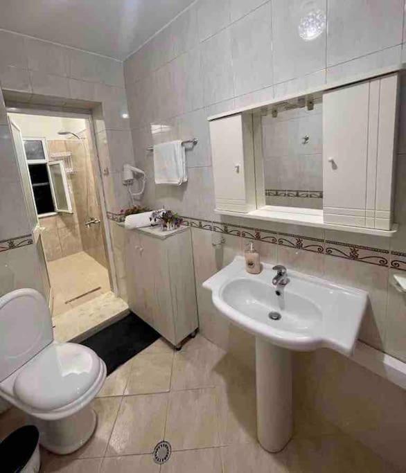Nice Central Apartment In Tirana City Bagian luar foto